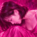 マゼンタのオーラの女性